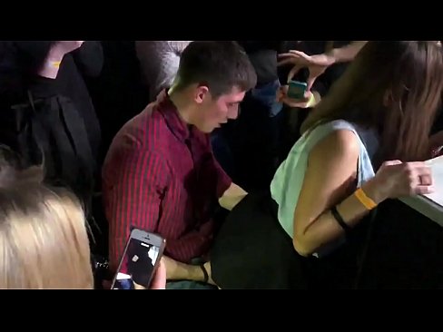 ❤️ Benetako sexua Errusiako diskoteka batean. 18 urteko neska errusiarra uzkian eta baginan izorratuta diskoteka batean ❤❌ Porno gurean eu.pornoxlxx.ru ❤